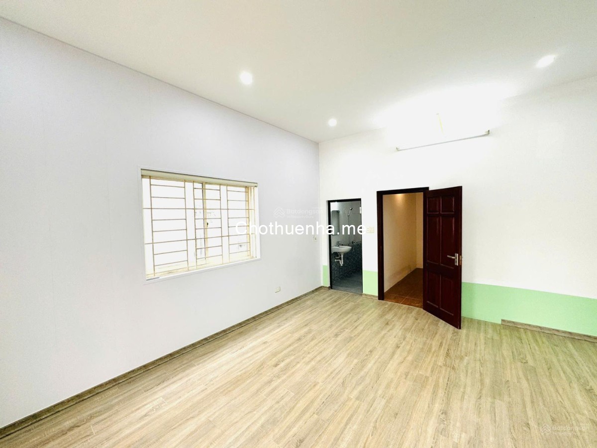 Chính chủ cho thuê nhà mới sửa 97,2m2, mặt phố Mai Phúc, hướng Đông Nam, 2 mặt tiền. Giá 13tr/tháng