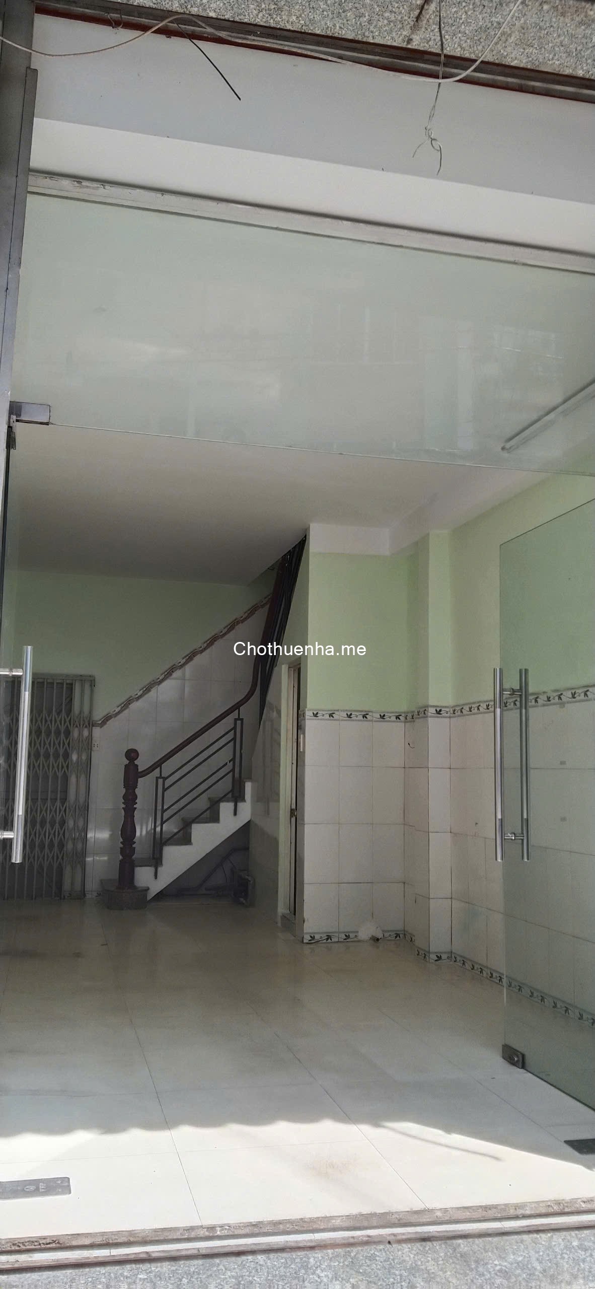 Nhà nguyên căn 1 trệt – 2 lầu, mặt tiền rộng thoáng, có thể ở hoặc kinh doanh