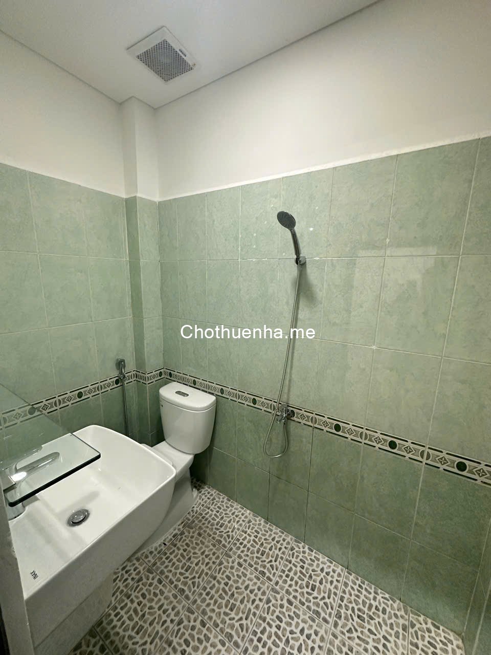 Cho thuê nhà nguyên căn 54.1m2, gần trường học, gần đường lớn