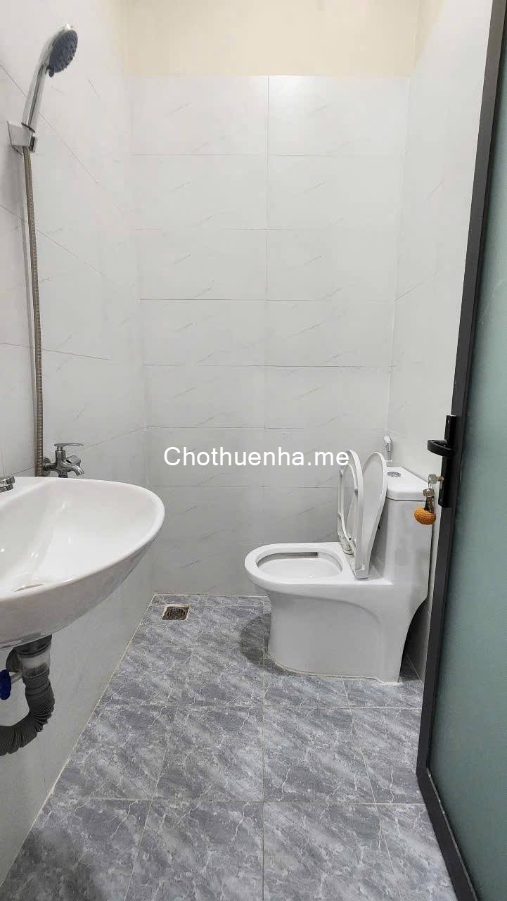 Cho thuê nhà hẻm Nguyễn Tri Phương – Quận 10, 4,5m x dài 10m, kết cấu 1 trệt 2 lầu