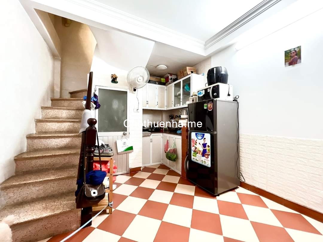 Chủ nhà cho thuê nguyên căn mới 18m x 4 tầng, phố Hoàng Hoa Thám full nội thất