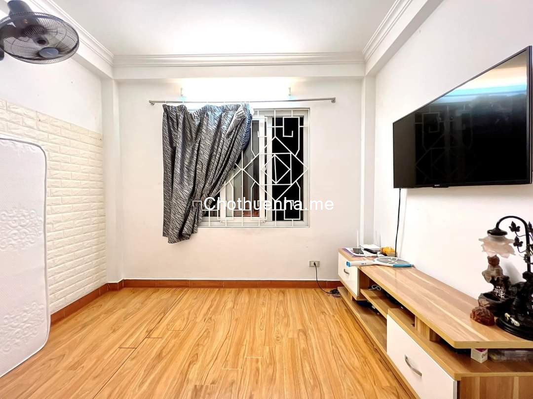 Chủ nhà cho thuê nguyên căn mới 18m x 4 tầng, phố Hoàng Hoa Thám full nội thất