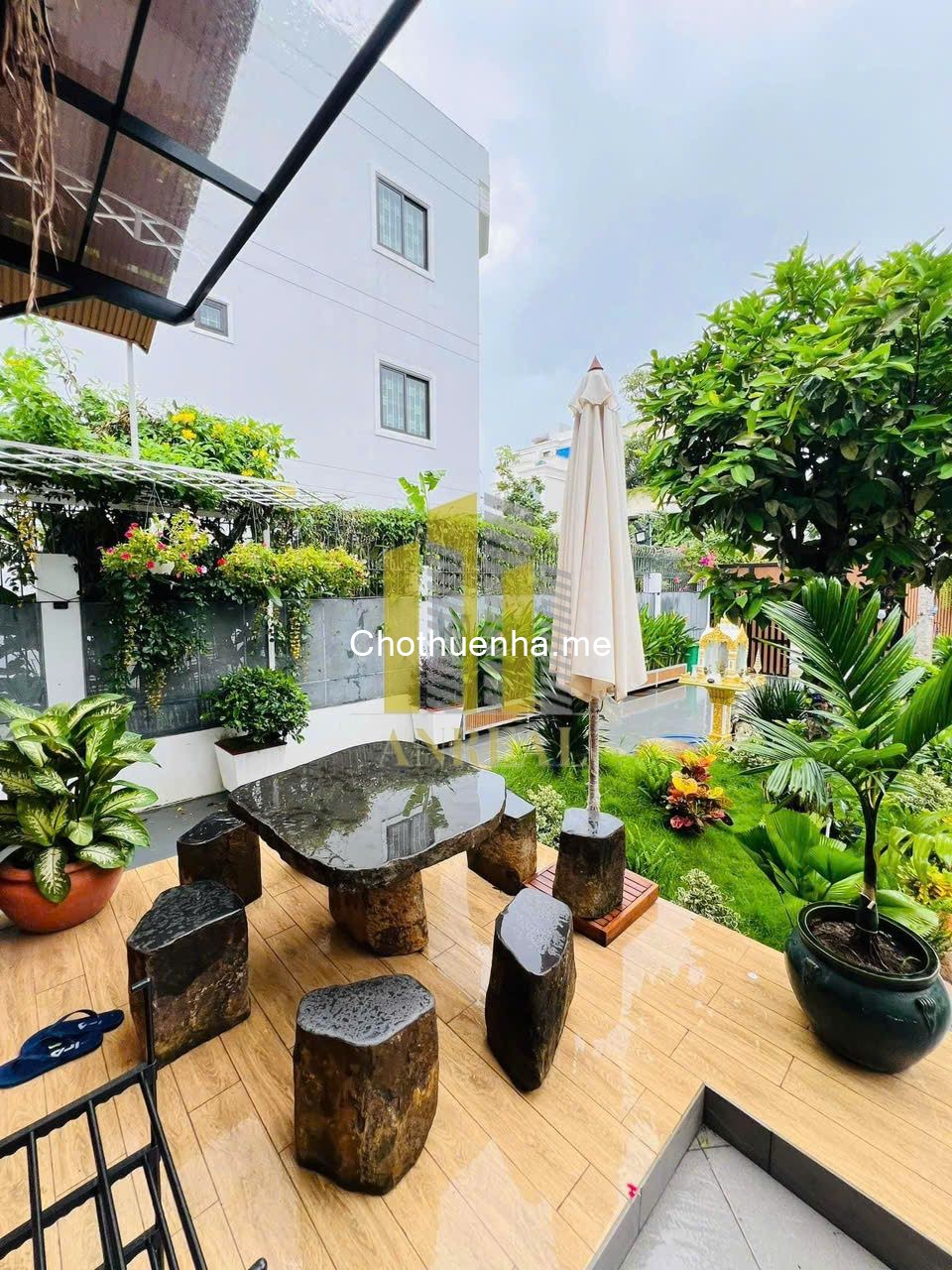 Biệt Thự Vườn Khuôn Viên 350m2 Có Hồ Bơi Giá 65 Triệu