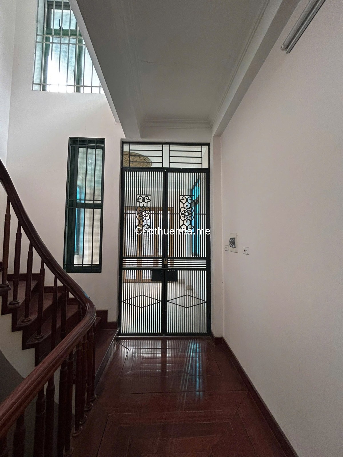 Cho thuê nhà ngõ ô tô Hoàng Ngọc Phách, 45m² x 5 tầng, 6 phòng ngủ, 4 vệ sinh, 20 Triệu