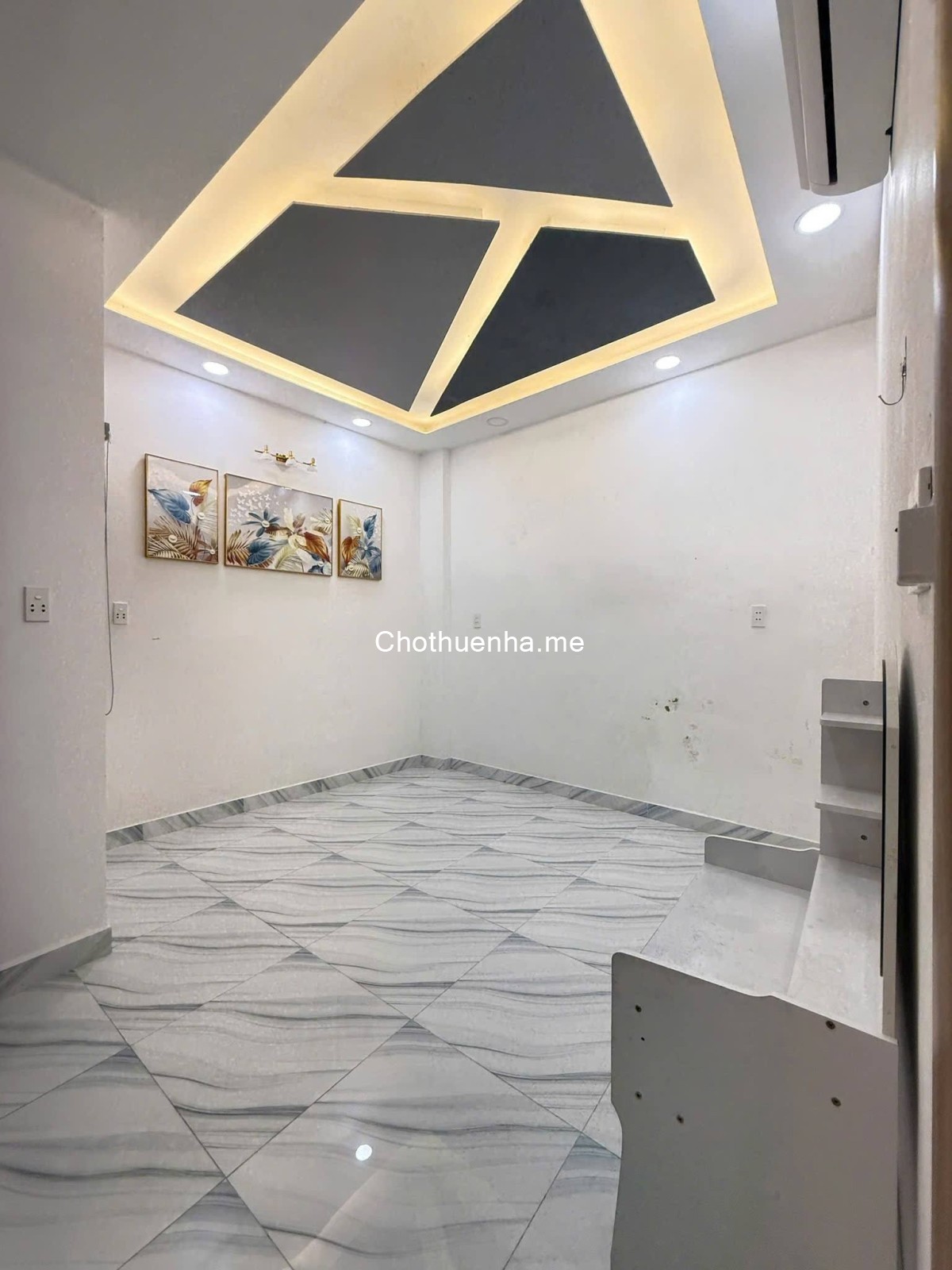 Cho thuê nhà Nguyễn Tri Phương - Q10 - trệt 2 lầu sân thượng - 3PN