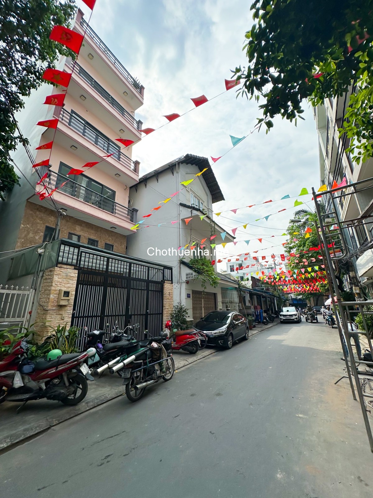 Cho thuê nhà làm văn phòng – Khu E.Town, P.13, Tân Bình | Có thang máy