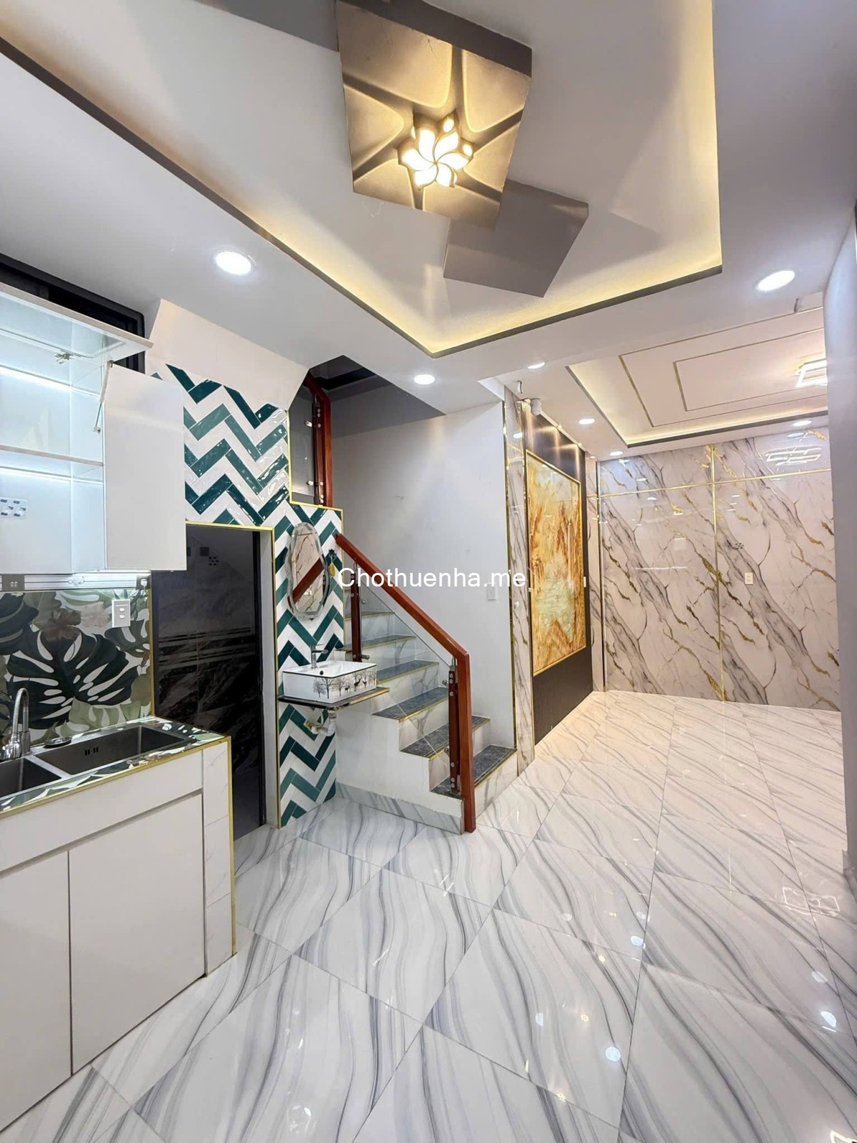 Cho thuê nhà Nguyễn Tri Phương - Q10 - trệt 2 lầu sân thượng - 3PN