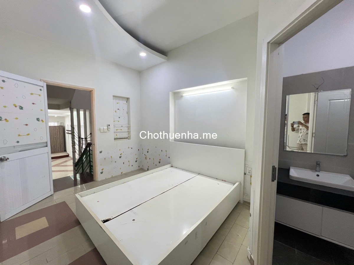 Cho thuê nhà đường số 45 Bình Thuận quận 7 dt 3,5x20m, 3 lầu