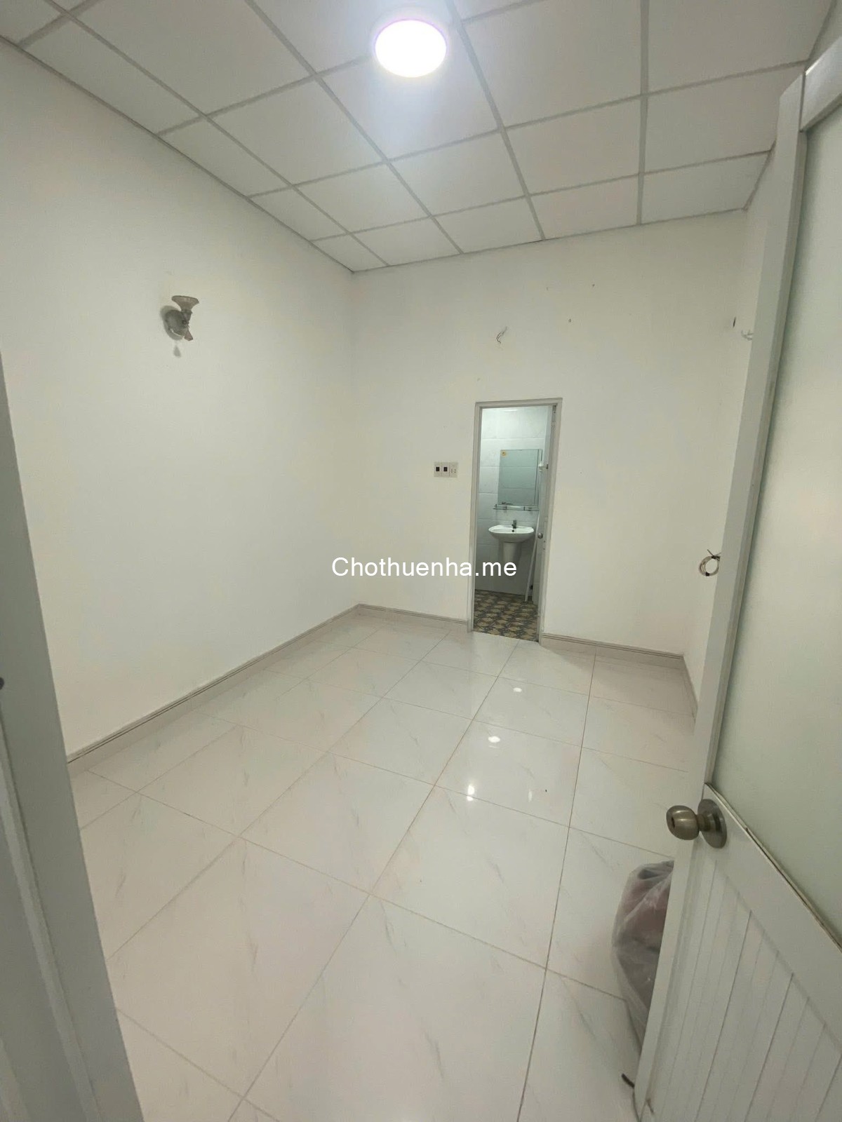 Cho thuê nhà nguyên căn 2 lầu – hẻm 3m, ngay cầu Trrường Thọ