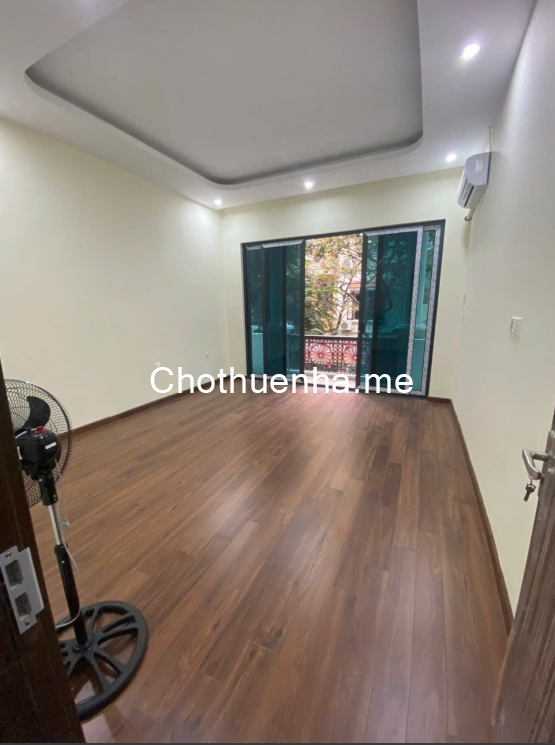 Cho thuê nhà riêng nguyên căn phố Đầm Trấu 50m² x 5 tầng, 6 ngủ, 4 vệ sinh, giá 27 triệu
