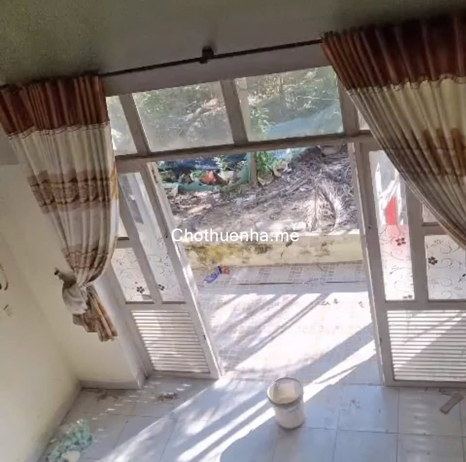 Cho thuê nhà MT Phó Đức Chính - Chính Hữu Nối Dài, 130m2, C4, 2pn 2WC, 7 triệu