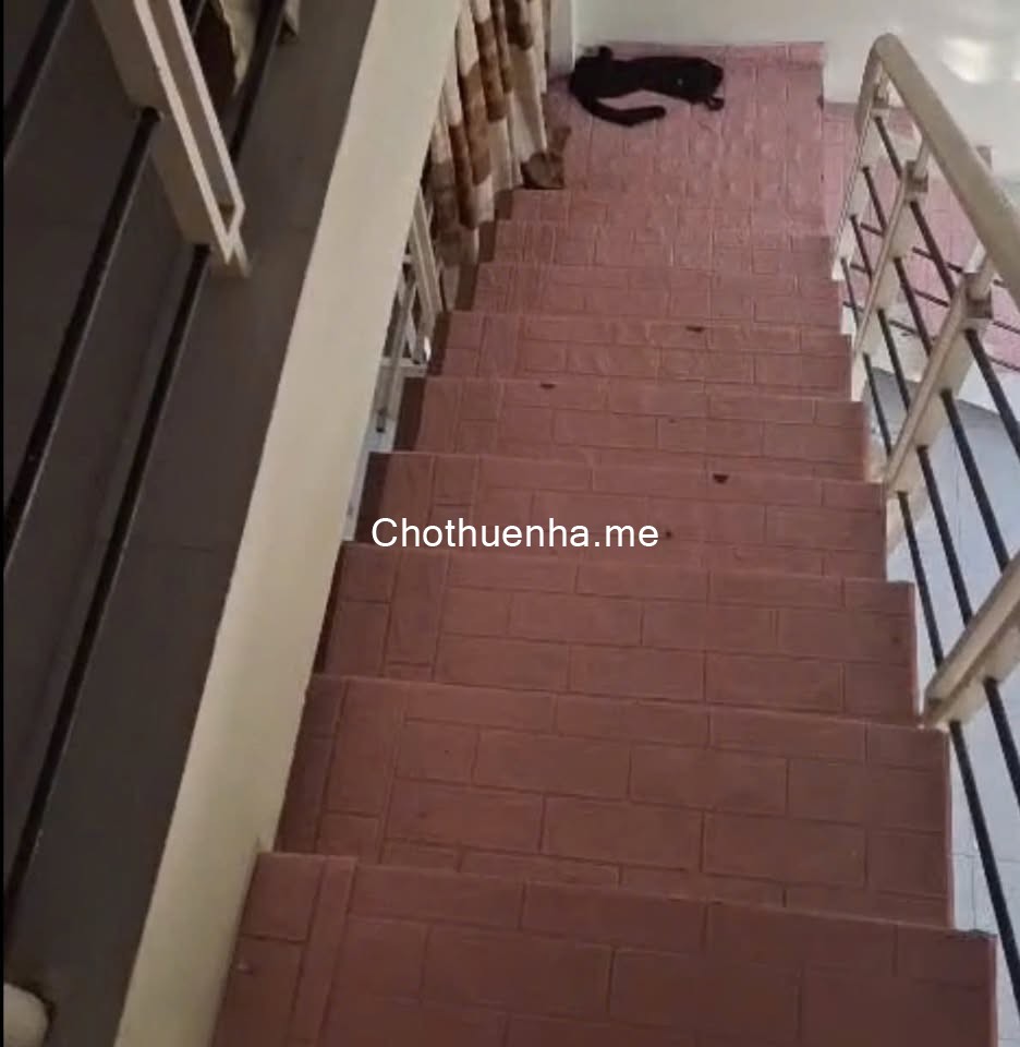 Cho thuê nhà MT Phó Đức Chính - Chính Hữu Nối Dài, 130m2, C4, 2pn 2WC, 7 triệu