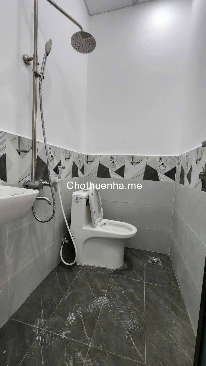 Cho thuê nhà mới hẻm 5m Cao Đạt – Quận 5, 1 trệt – 1 lửng – 2 lầu, 17 triệu/tháng