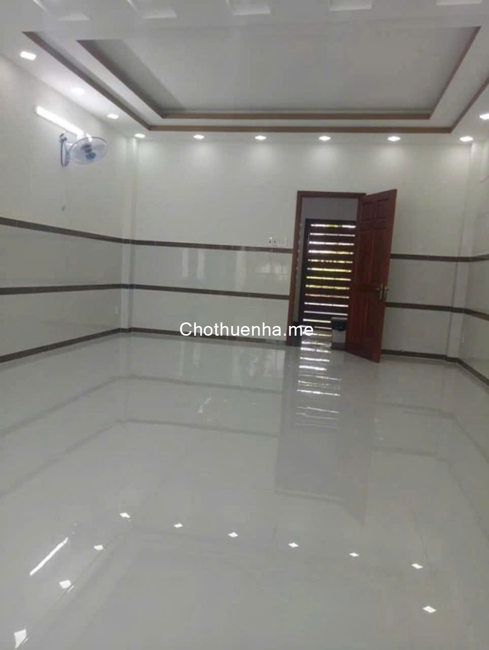 CHo thuê nhà MT Lũy bán bích 5x14. 4 lầu trống suốt, 23 tr.