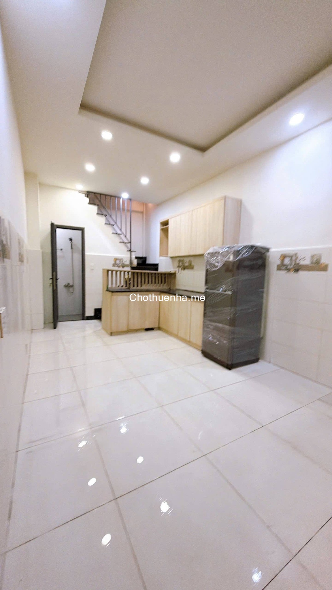 Cho thuê nhà khu 20 Thước Quận 4, hẻm 4m, Trệt + 2 lầu, 2 phòng ngủ