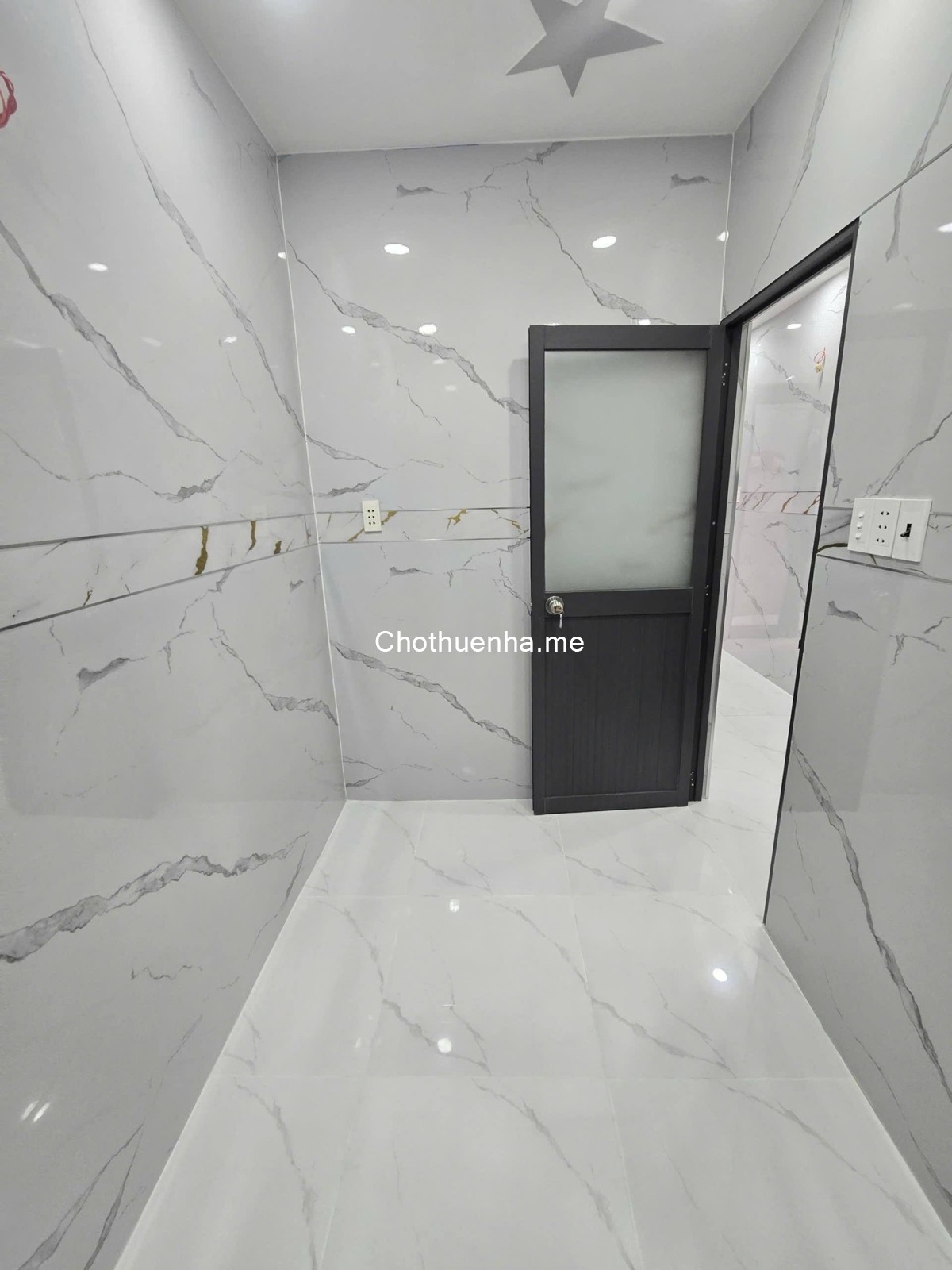 Nhà mới xây gần mặt tiền Đoàn Văn Bơ, 1 trệt – 1 lầu, 2PN, khu an ninh