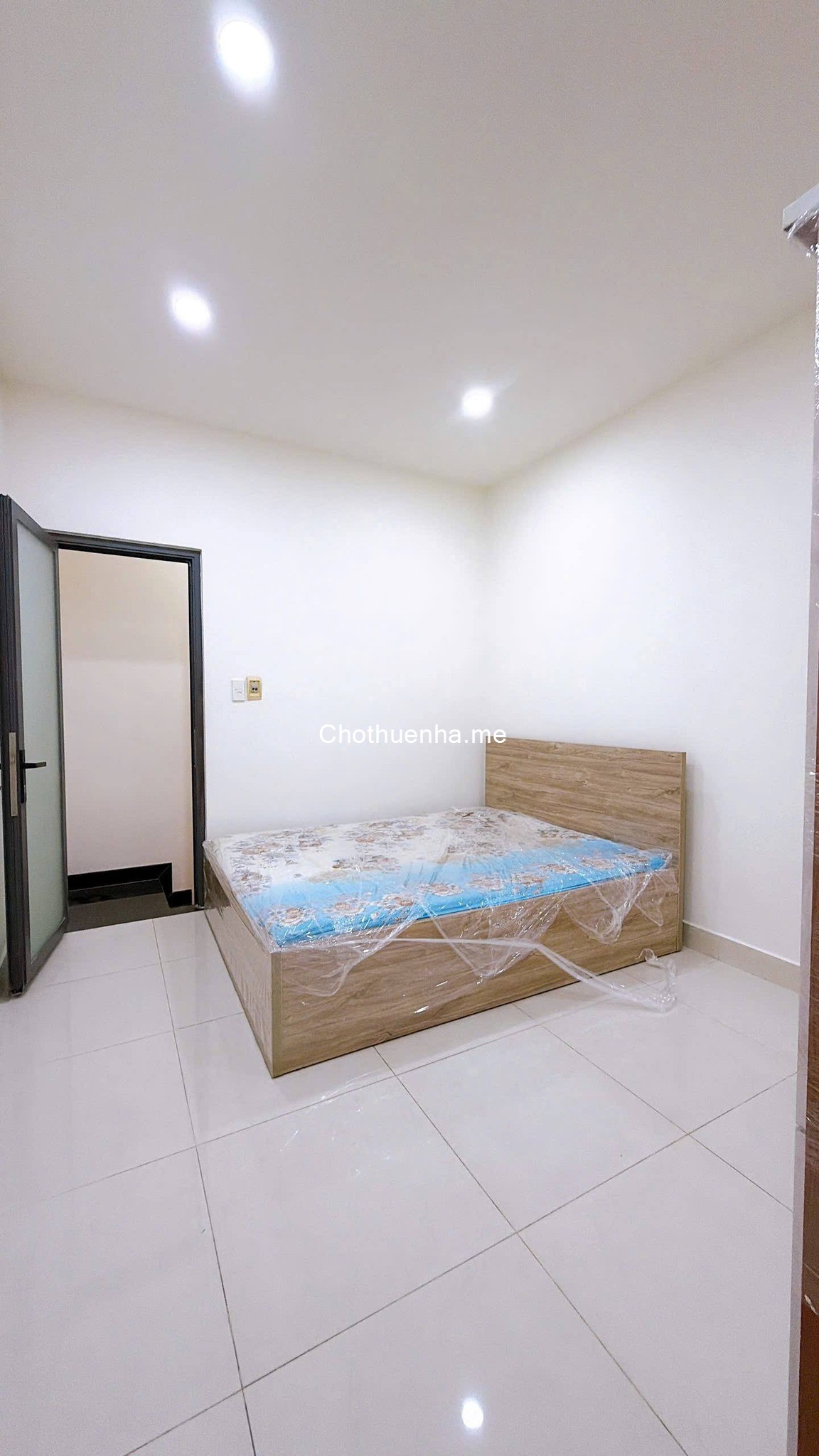 Cho thuê nhà khu 20 Thước Quận 4, hẻm 4m, Trệt + 2 lầu, 2 phòng ngủ