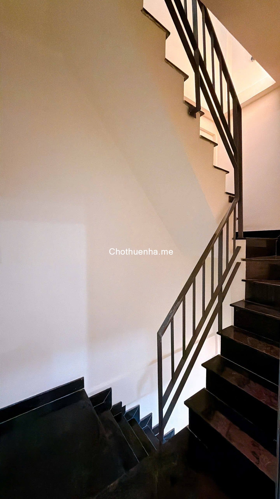 Cho thuê nhà khu 20 Thước Quận 4, hẻm 4m, Trệt + 2 lầu, 2 phòng ngủ