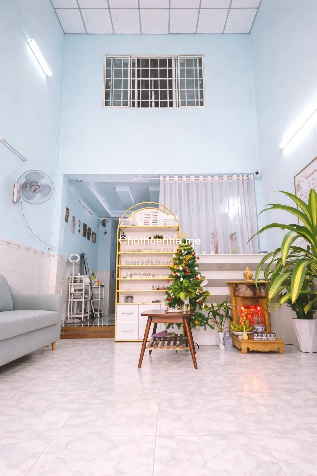 Nhà cho thuê mặt tiền Tân Chahs Hiếp trệt + lửng, 2 phòng ngủ – 2 WC, có vỉa hè để xe, tiện kinh doa