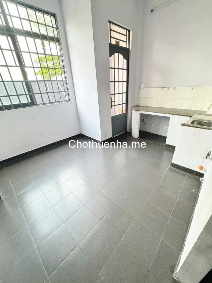 Cho thuê nhà mặt tiền đường Lê Khôi 1 trệt + 2 lầu, 12 triệu/tháng