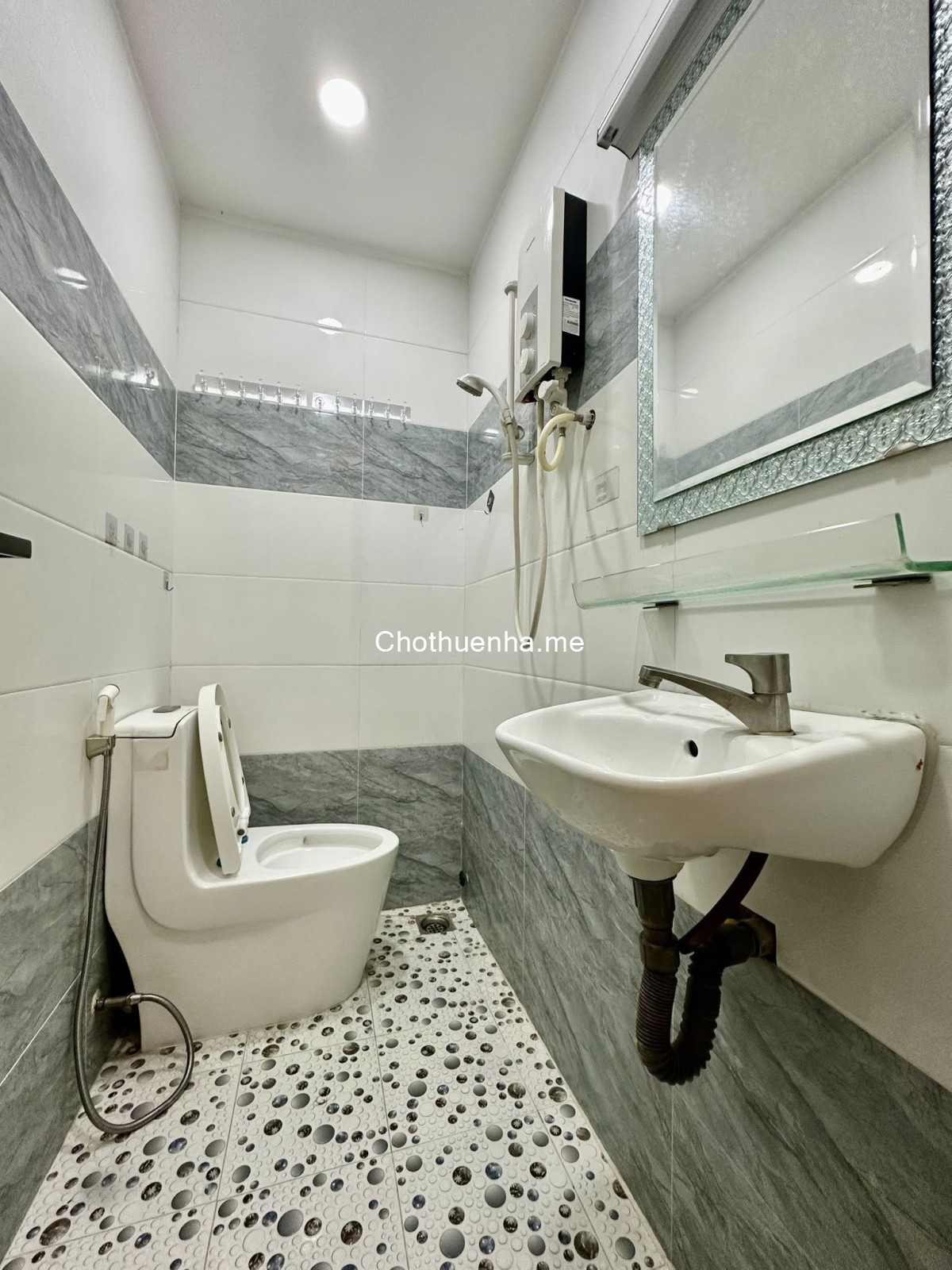 Cho thuê nhà nguyên căn 1 trệt + 1 lầu, 2 phòng ngủ – 2 wc, nội thất cơ bản, Bình Thạnh