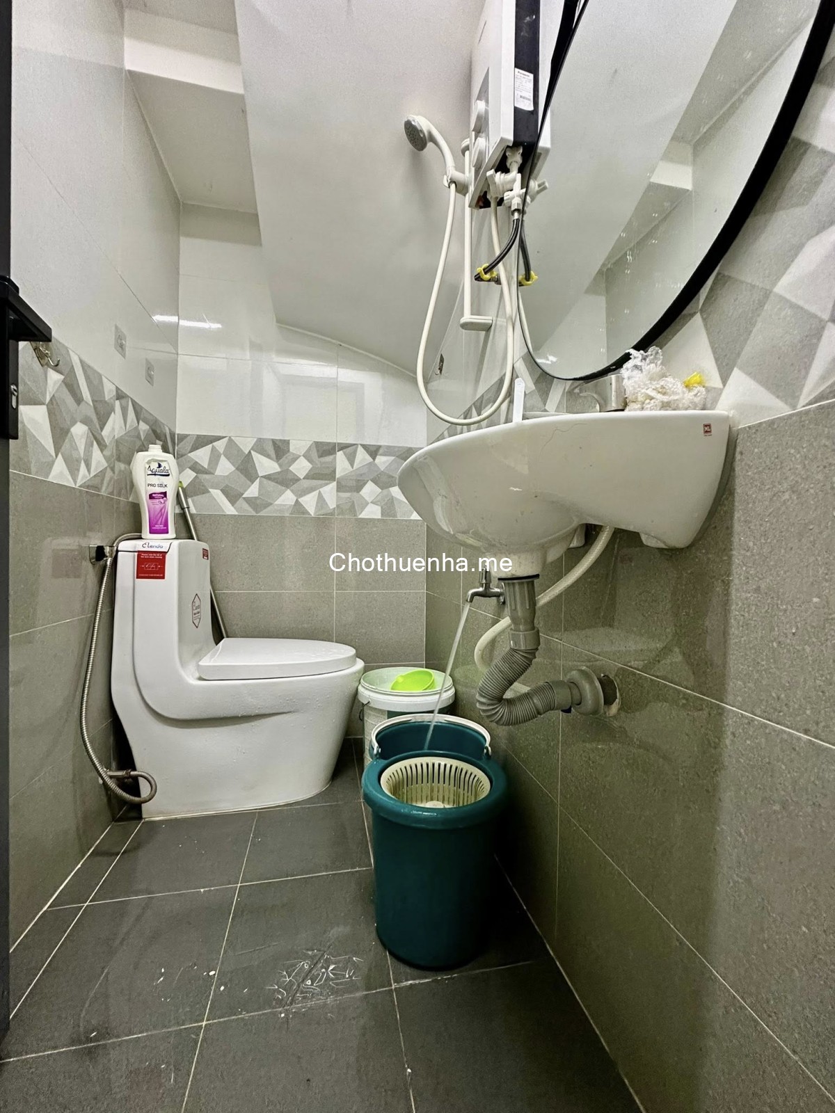 Cho thuê nhà nguyên căn 1 trệt + 1 lầu, 2 phòng ngủ – 2 wc, nội thất cơ bản, Bình Thạnh