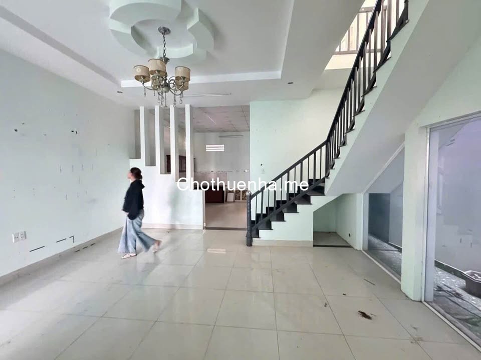 Cho thuê nhà 3PN, có sân đậu ô tô, gần vòng xoay Hiệp Thành 3, Thủ Dầu Một