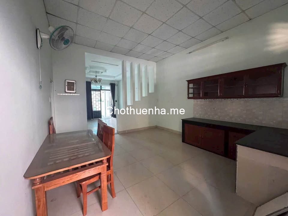 Cho thuê nhà 3PN, có sân đậu ô tô, gần vòng xoay Hiệp Thành 3, Thủ Dầu Một
