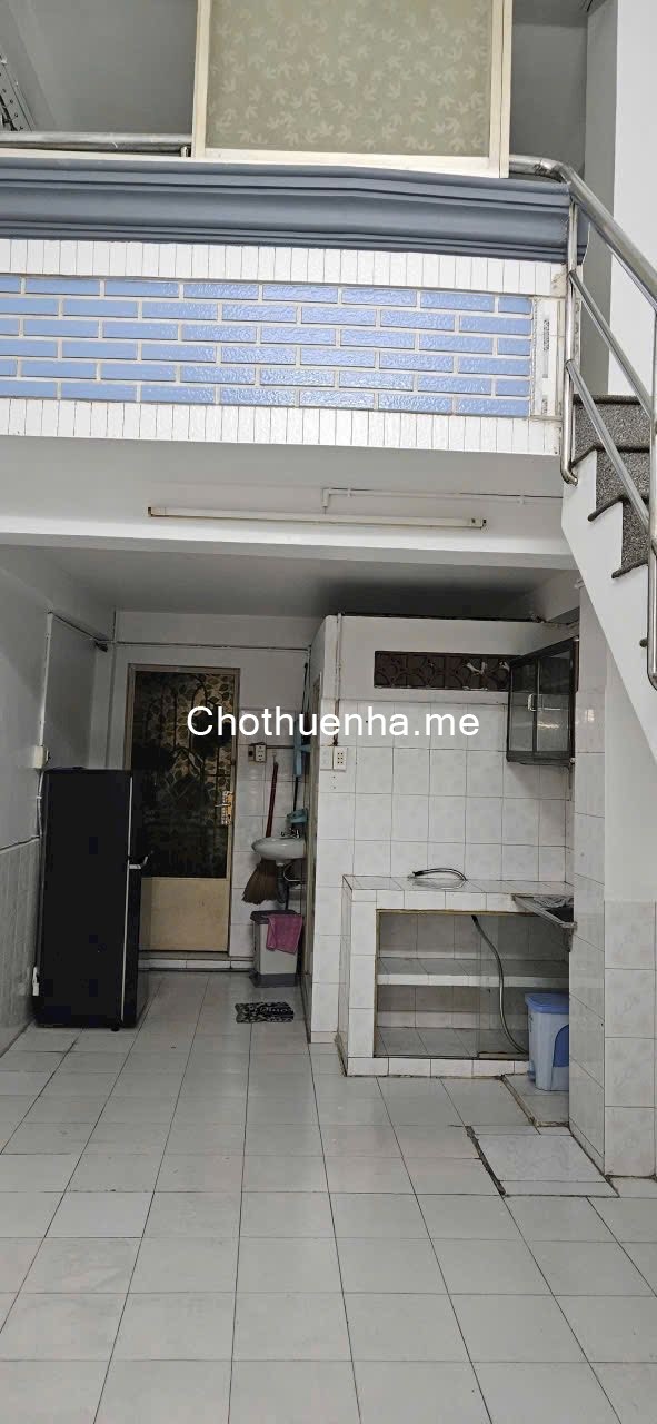 Nhà cho thuê 1 trệt 1 lửng 1 lầu sân thượng Trần Phú Quận 5