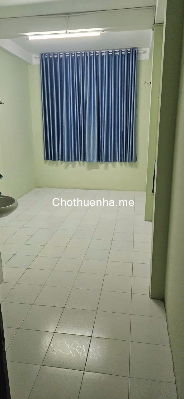 Nhà cho thuê 1 trệt 1 lửng 1 lầu sân thượng Trần Phú Quận 5