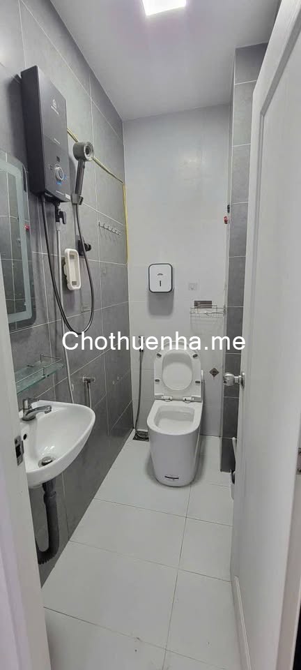 Cho thuê nhà góc Hưng Phú Q8, 1 trệt, 2 lầu, 2PN, giá 10.5 triệu