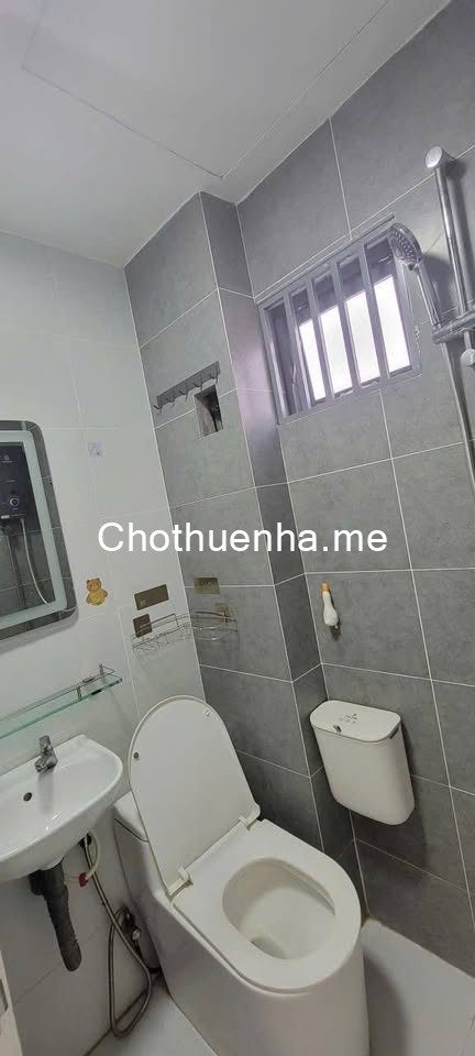 Cho thuê nhà góc Hưng Phú Q8, 1 trệt, 2 lầu, 2PN, giá 10.5 triệu
