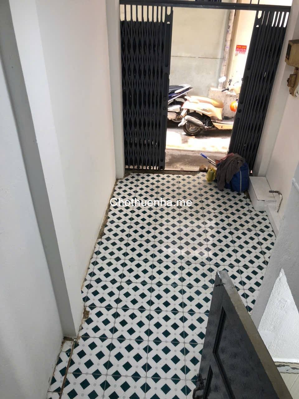 Nhà nguyên căn Trần Phú Quận 5, 1 trệt 1 lầu, ở ngay, 7 triệu/tháng