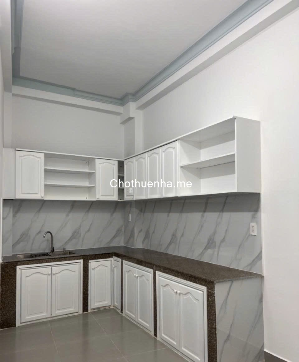 Nhà cho thuê rộng rãi, phù hợp ở hoặc làm VPCty đều tiện, 4PN, 3WC, 18tr