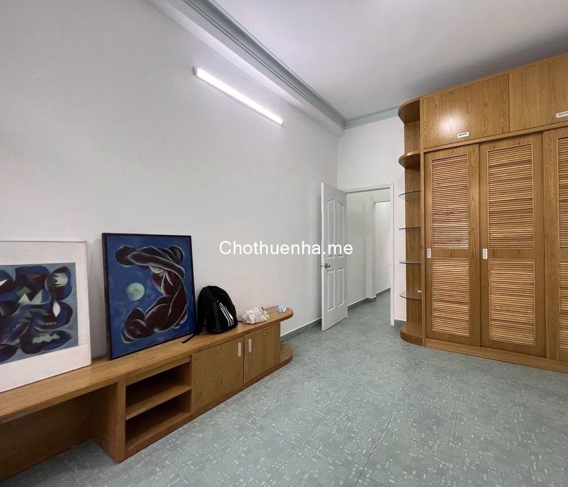 Nhà cho thuê rộng rãi, phù hợp ở hoặc làm VPCty đều tiện, 4PN, 3WC, 18tr