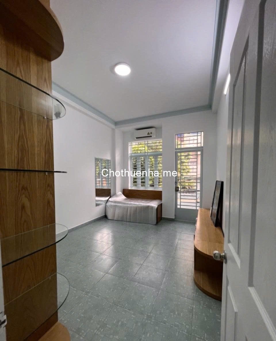 Nhà cho thuê rộng rãi, phù hợp ở hoặc làm VPCty đều tiện, 4PN, 3WC, 18tr