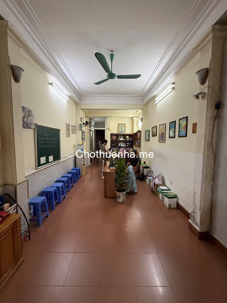 Chính chủ cho thuê nguyên căn sát góc, hướng Đông, mặt phố Bà Triệu, Q.Hai Bà Trưng, Hà Nội.