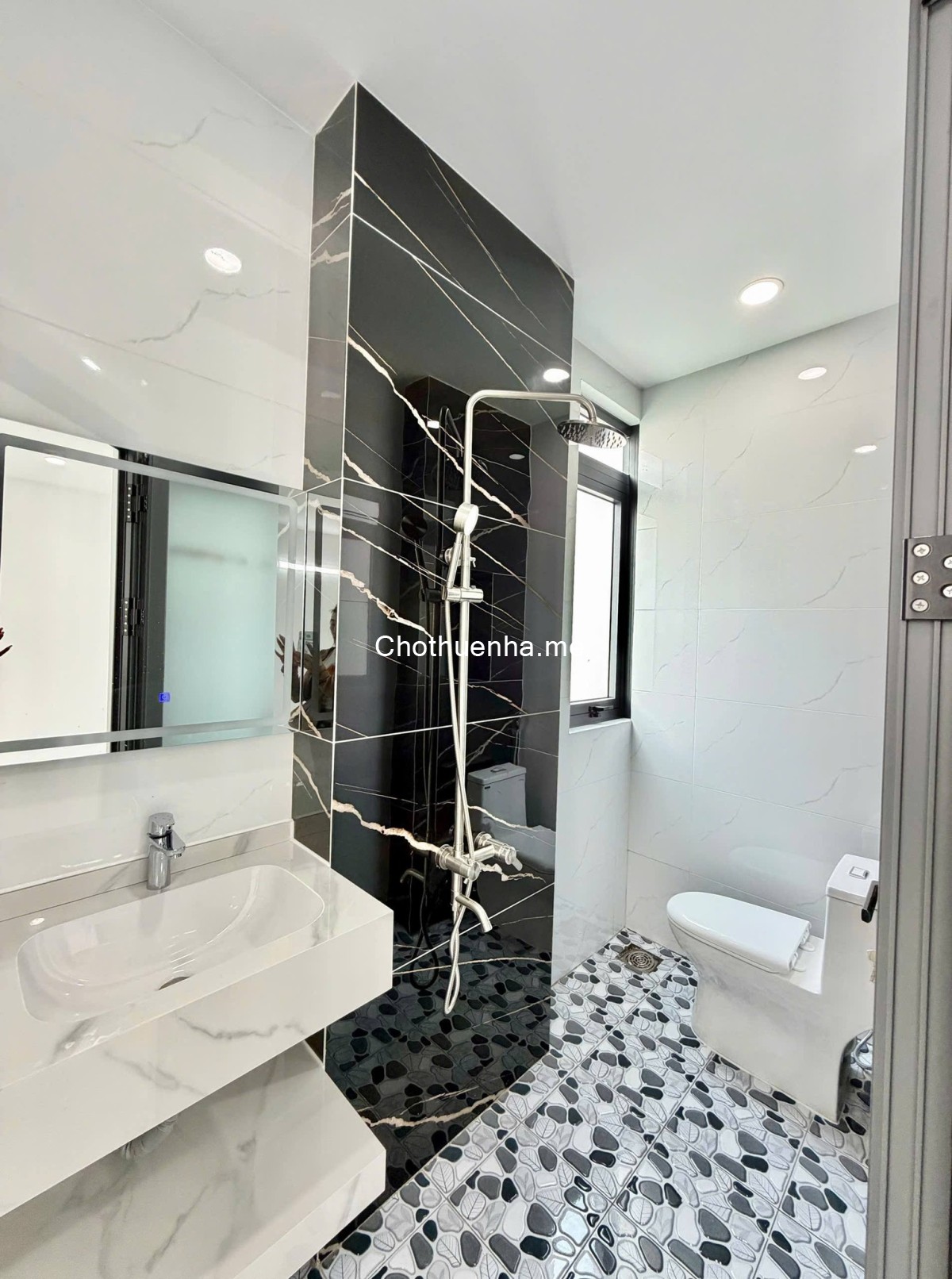 Nhà mới V.I.P Hương Lộ 2 – Bình Tân – Sân siêu rộng 1 lửng, 3 lầu