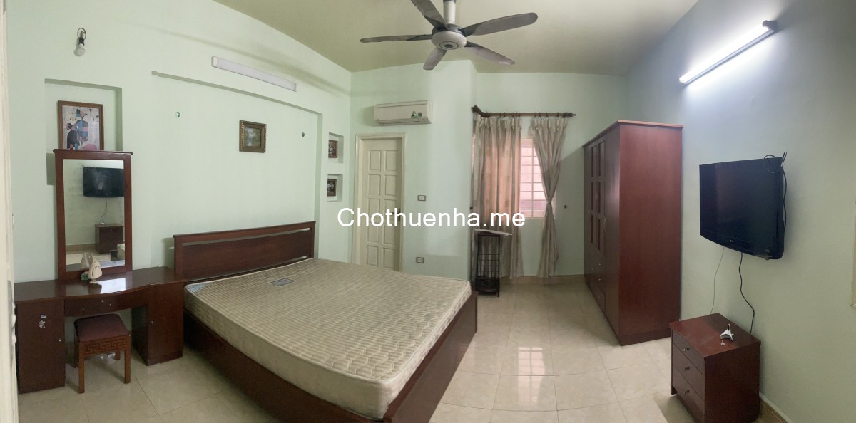 Cho thuê nhà nguyên căn tại ngõ 639 Hoàng Hoa Thám, Ba Đình. Vừa ở vừa kinh doanh. Chỉ 14tr