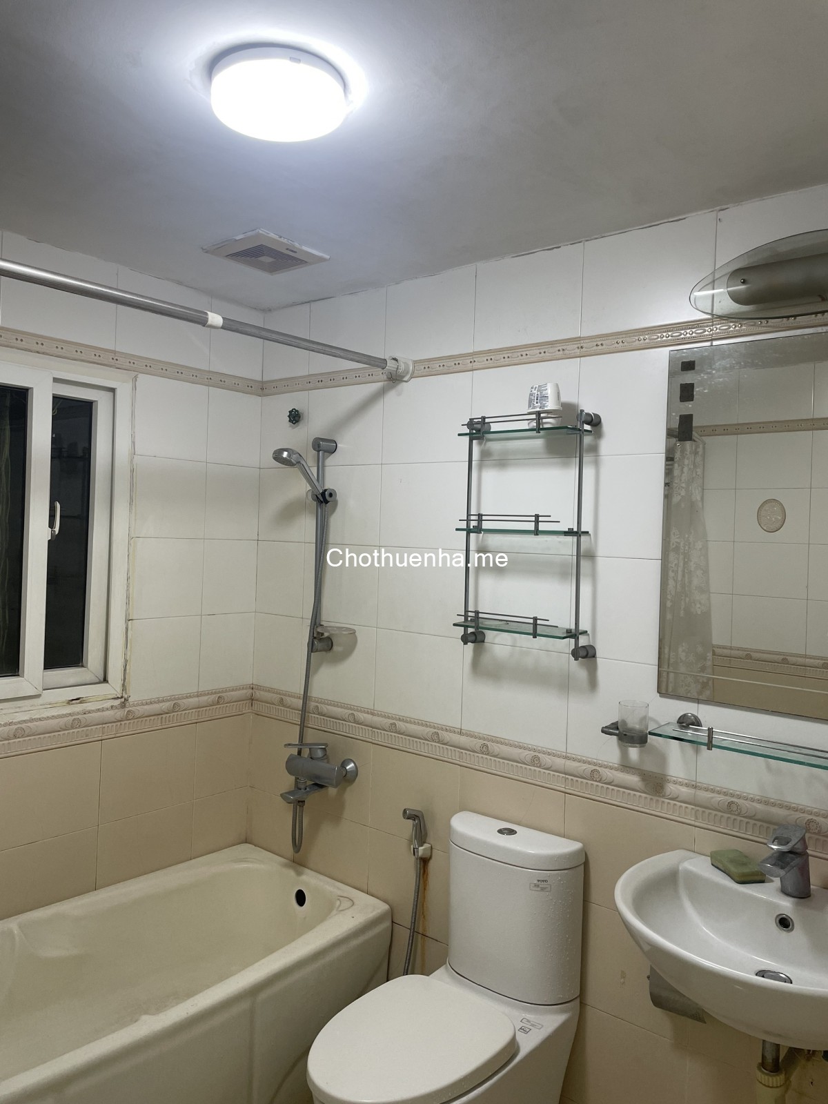 Cho thuê nhà nguyên căn tại ngõ 639 Hoàng Hoa Thám, Ba Đình. Vừa ở vừa kinh doanh. Chỉ 14tr