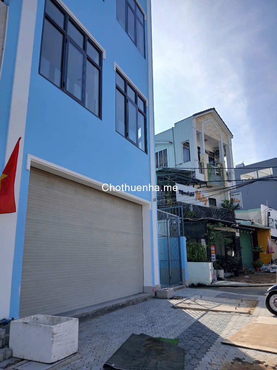 Chủ gửi cho thuê nhà góc 2 mặt tiền 221 Nguyễn Thị Định Quận 2 ngang 8.5m vạt góc giá thương lượng