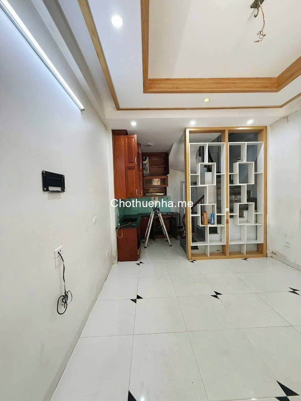 Cho thuê nhà ngõ oto Giáp Nhị 32 m2 * 5 tầng, 3 phòng ngủ, 4 vệ sinh, 12 triệu