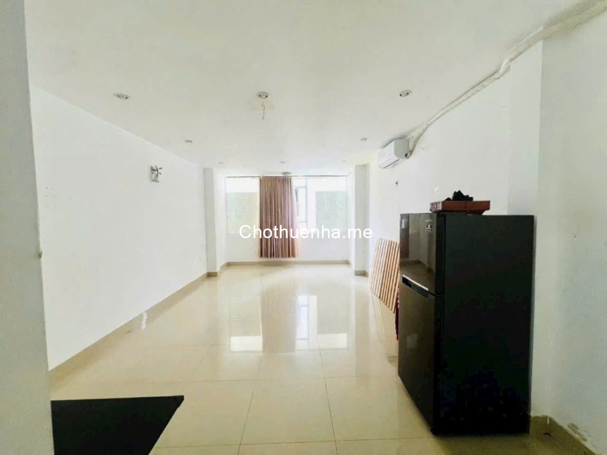 Cho thuê biệt thự sân vườn gần Huỳnh Tấn Phát Q7, 1 trệt 1 lầu – 4PN – 5WC, phù hợp ở, làm văn phòng