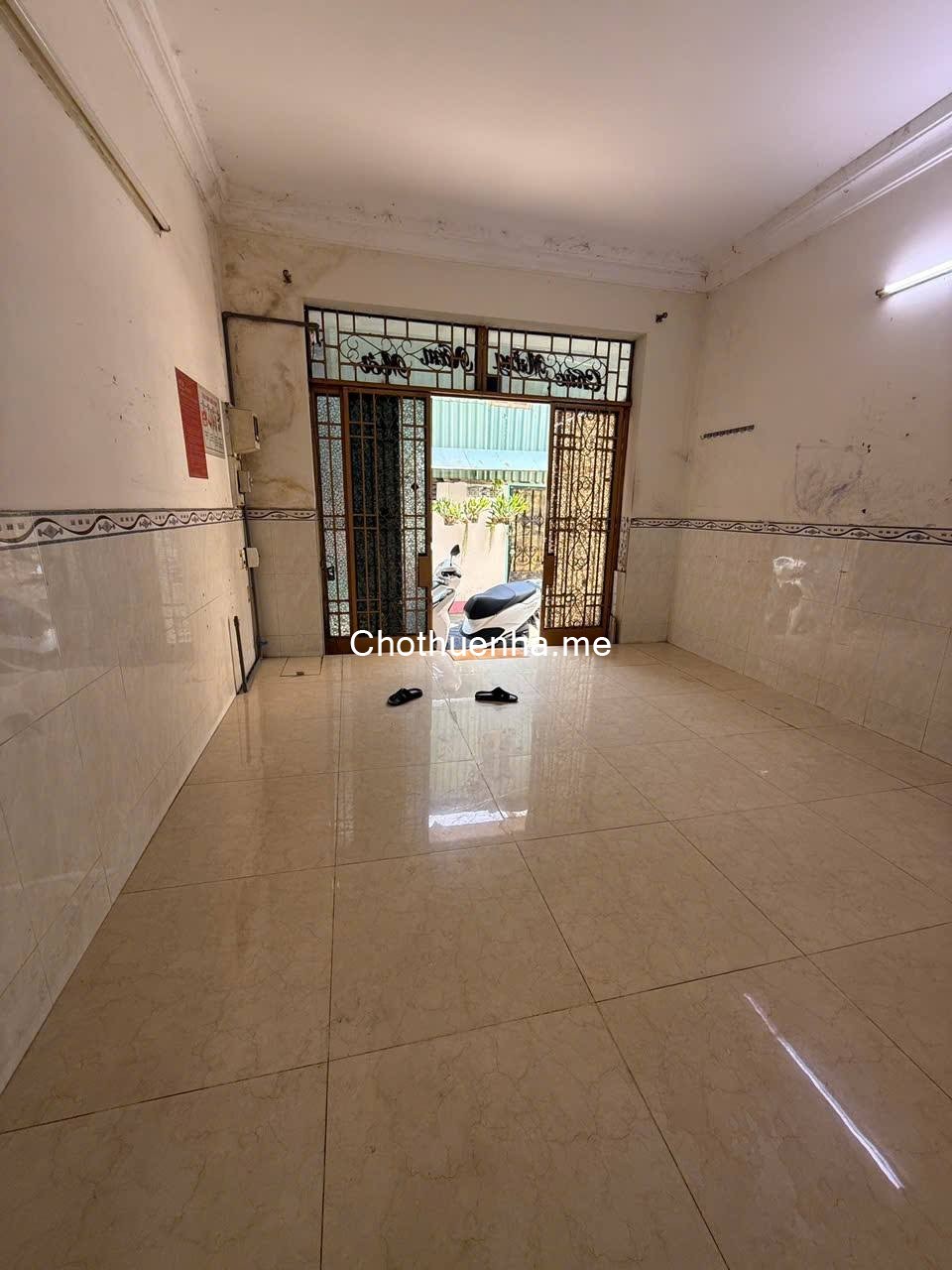 Nhà gần Nơ Trang Long, P13, Bình Thạnh, 1 lầu – 2PN, 1WC chỉ 8.5 triệu/tháng