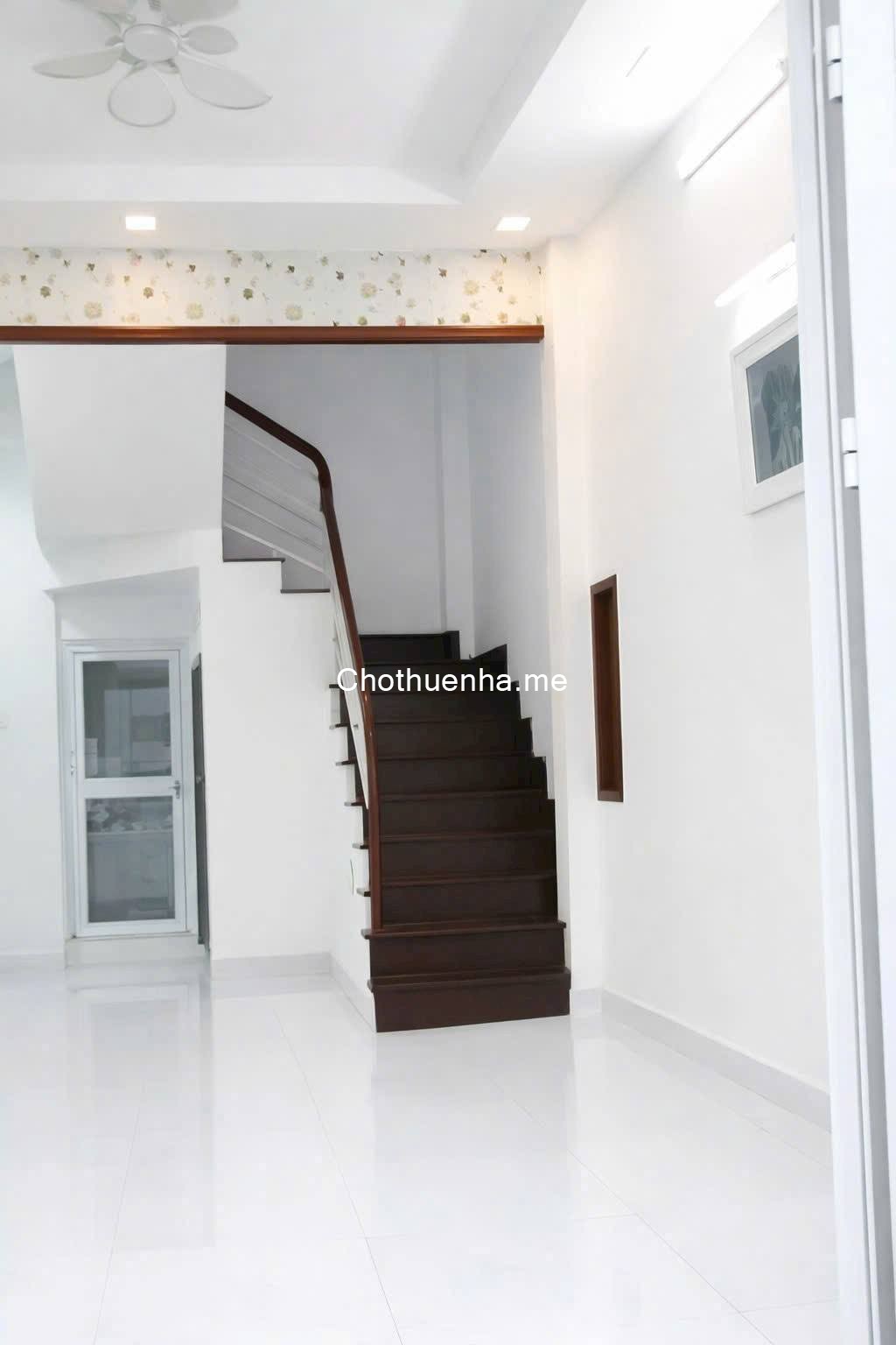 Cho thuê 1 trệt 2 lầu, 3PN, 3WC ngay Cư Xá Đô Thành Quận 3