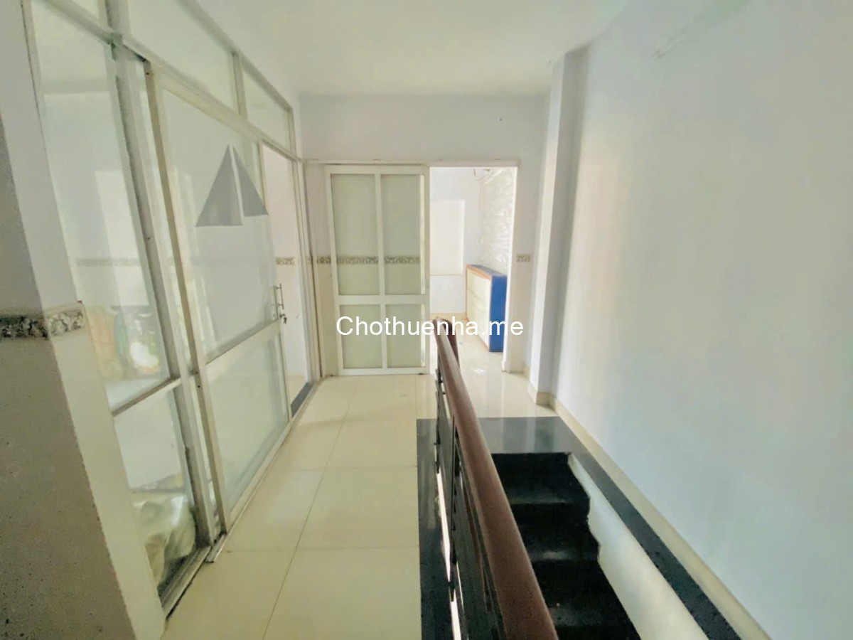Cho thuê nhà góc 2mt đường Lê Văn Lương, Quận 7 dt 6x20m, 1 lầu trống suốt