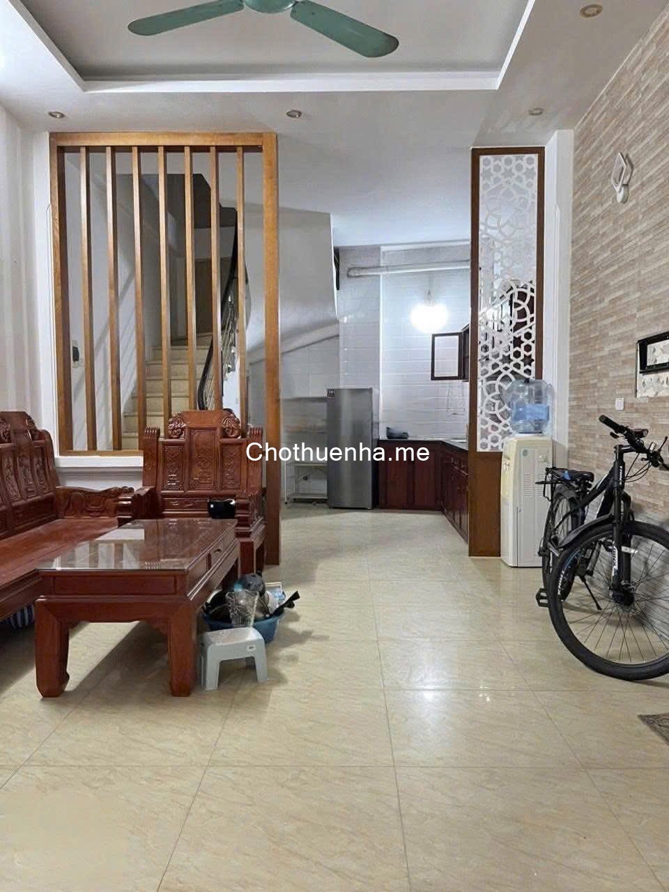 Cho thuê nhà ngõ Định Công Thượng, 35m2 x 4 tầng, 9.5 triệu ở gđ nhóm đều oke