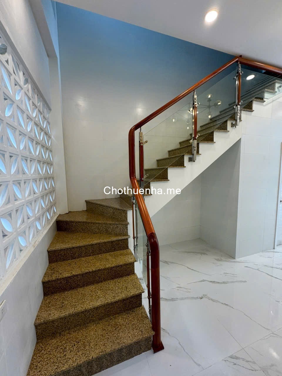 Nhà 1 trệt 2 lầu hẻm xe hơi gần ngã ba Mỹ Thành đường Hoàng Hữu Nam