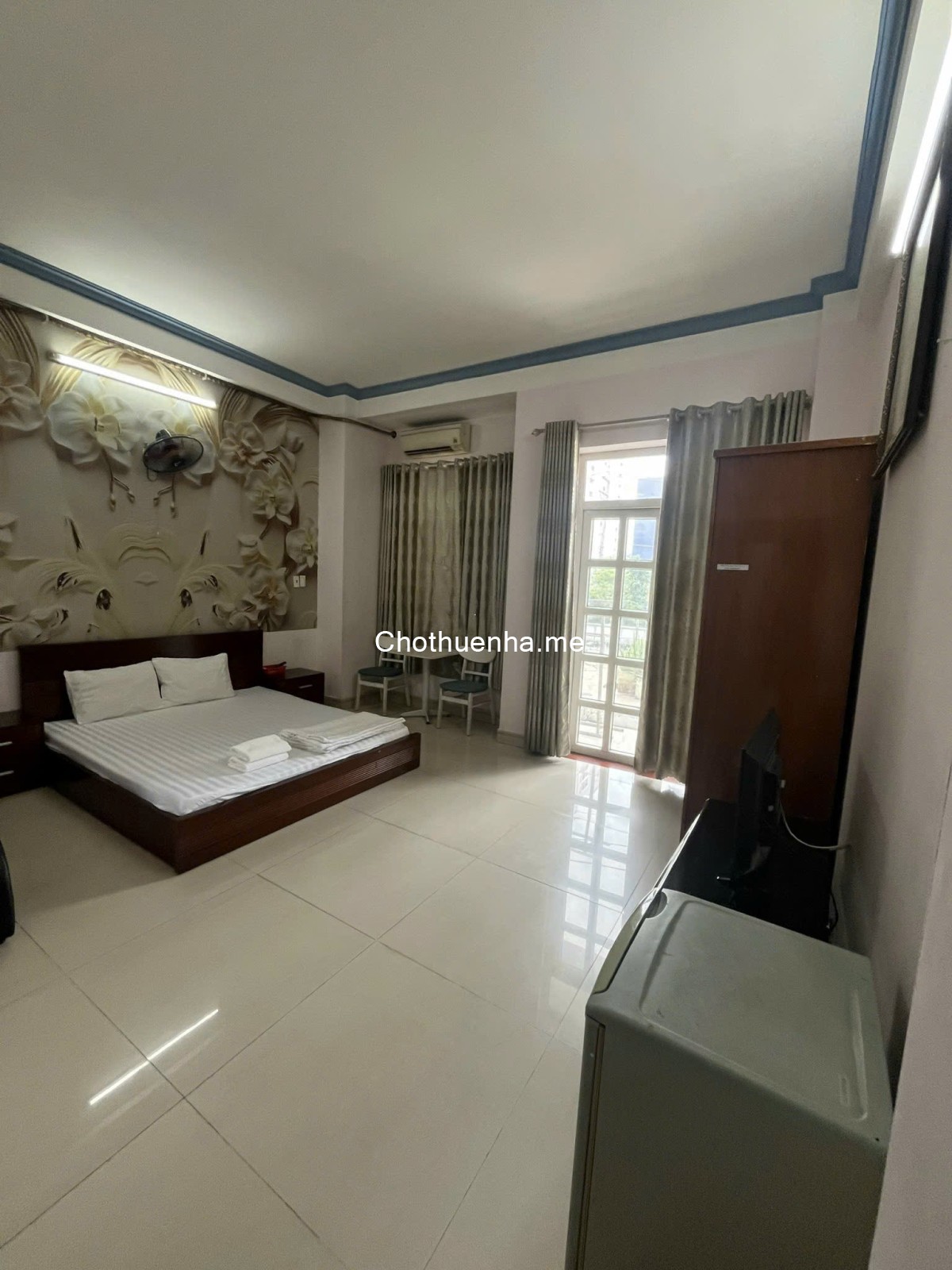 Sang khách sạn Mặt Tiền đường Huỳnh Tấn Phát, Quận 7