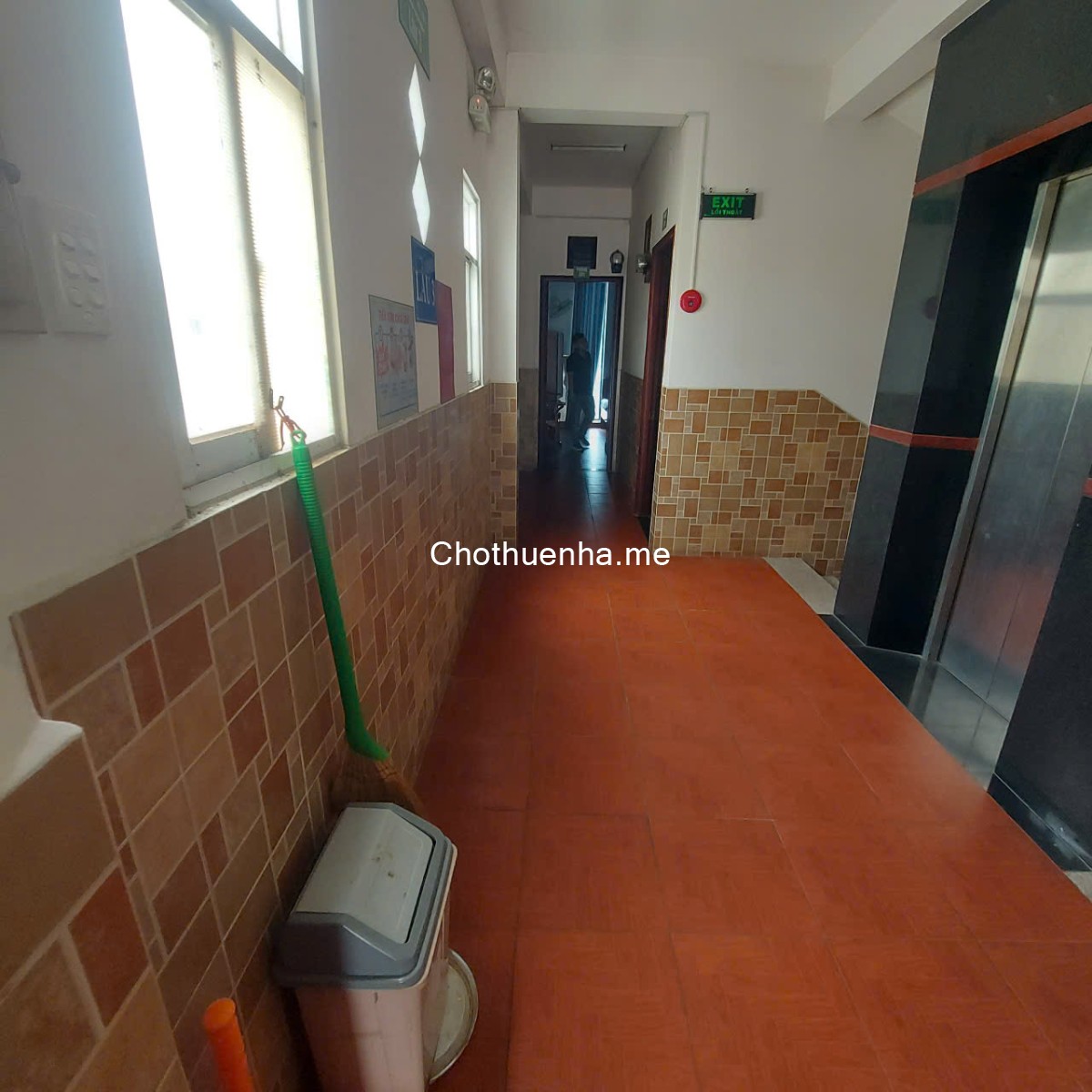 Sang khách sạn 18 phòng/có thang máy (giá 50 triệu) Quận Tân Phú.